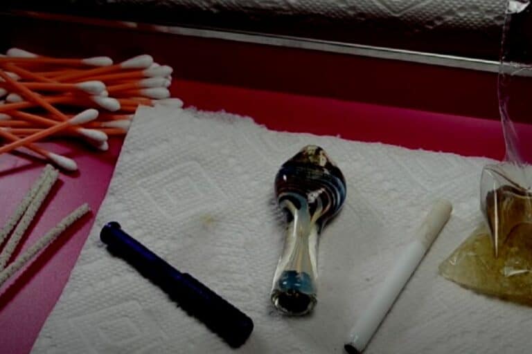 How to clean one hitter