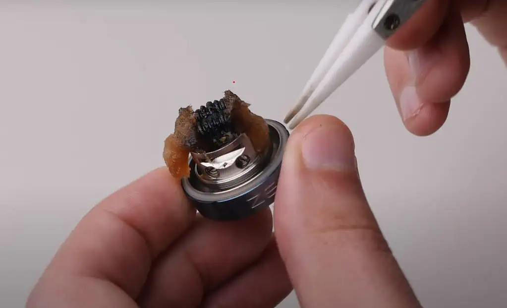 Removing dirt from the vape coil