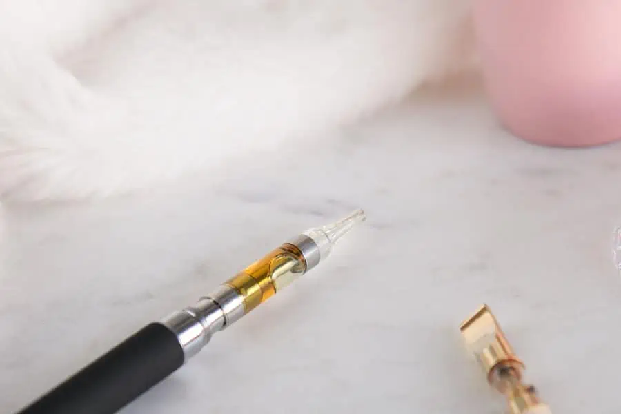 Vape pen with a cartridge for smooth vaping