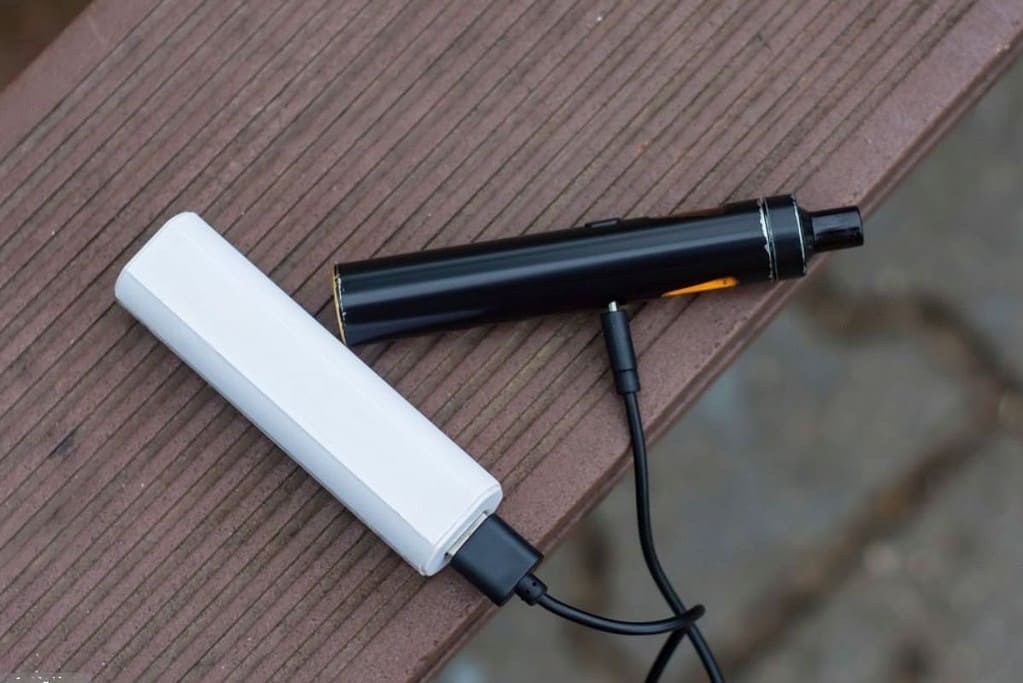 Charging a vape device with a power bank