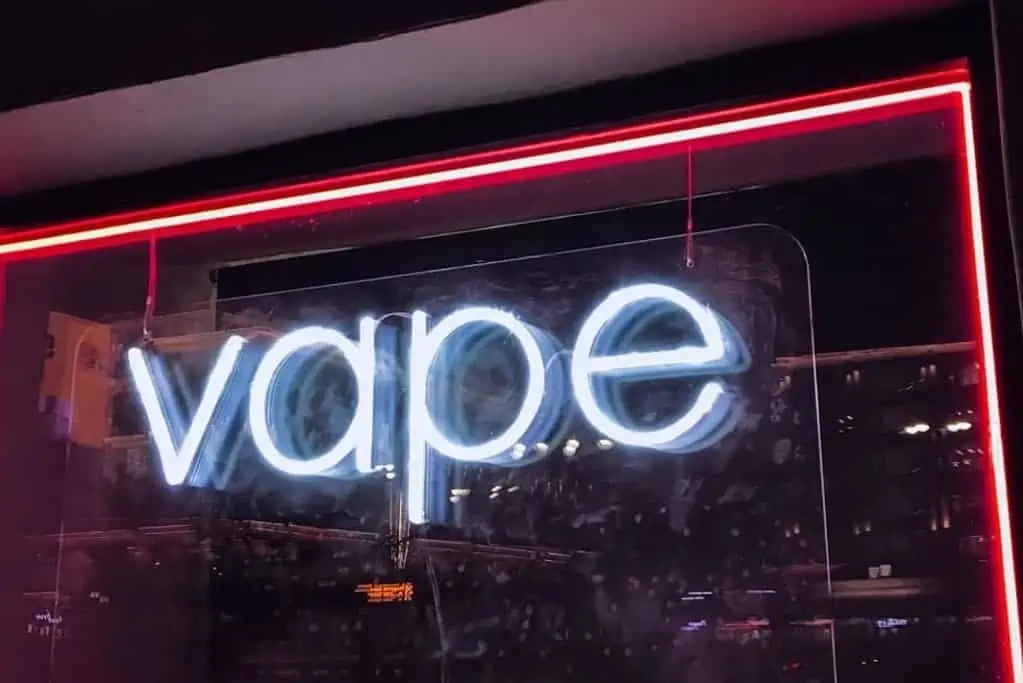 A neon sign advertising "vape.