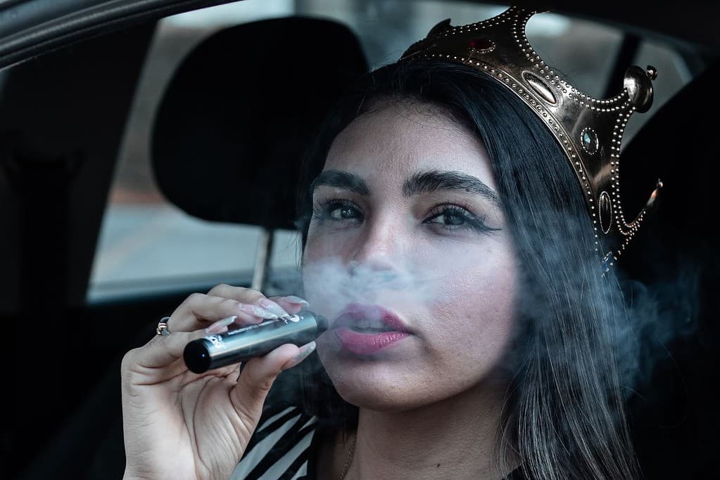 A woman leaving a vaporizer in a hot car.