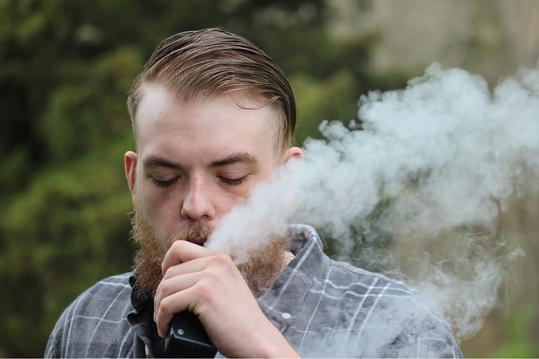How long to wait between vape hits: expert guidance for optimal use